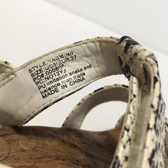 Orthaheel Vionic Yasmin Snakeskin Footbed Sandal, Size 6 - Picture 8 of 13